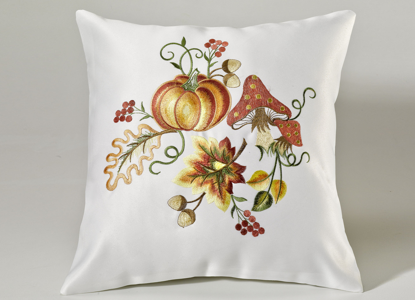 Tisch- und Raumdekoration mit herbstlichen Motiven