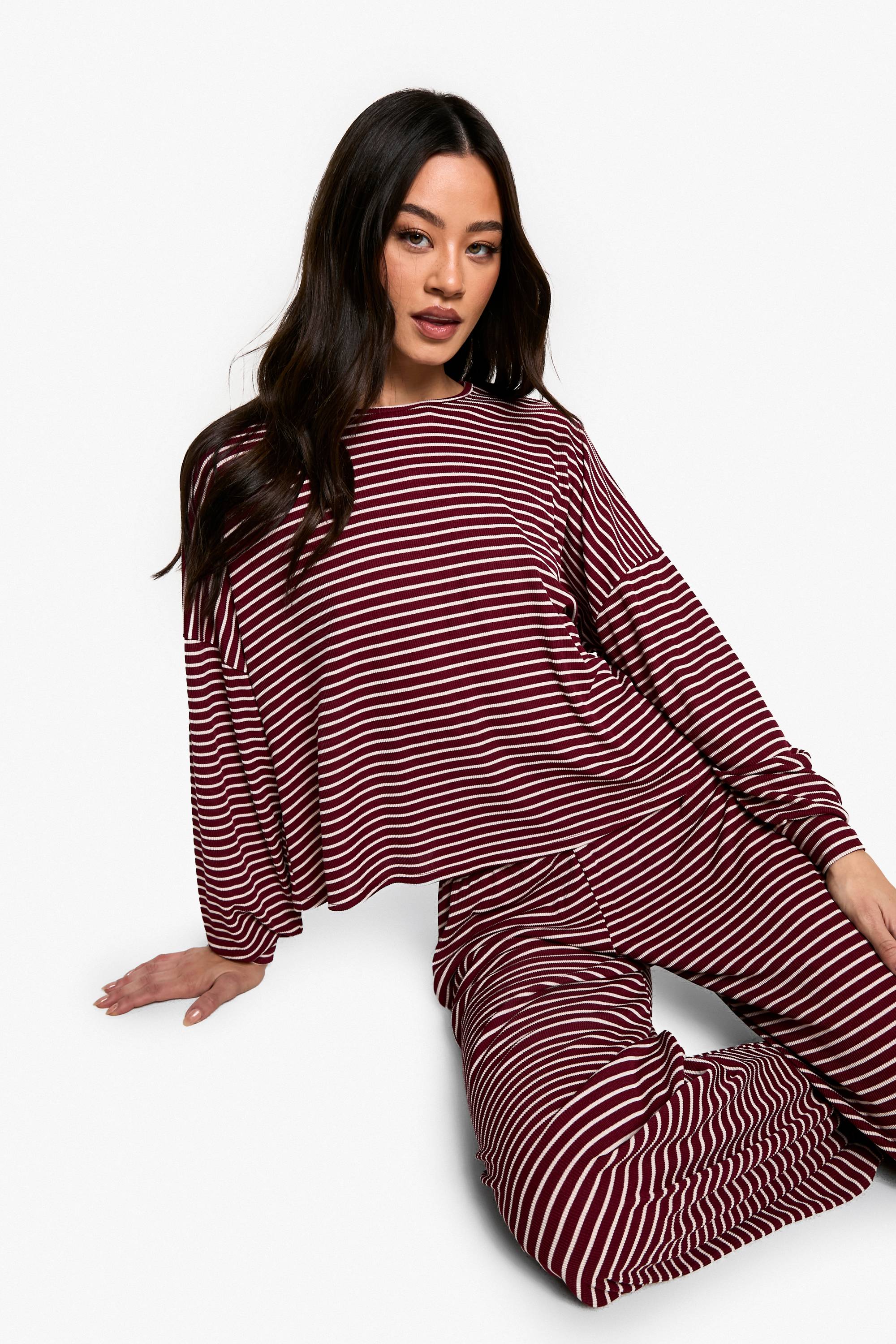 boohoo Ensemble De Pyjama Grande Taille Haut À Manches Longues Rayé Et Pantalon