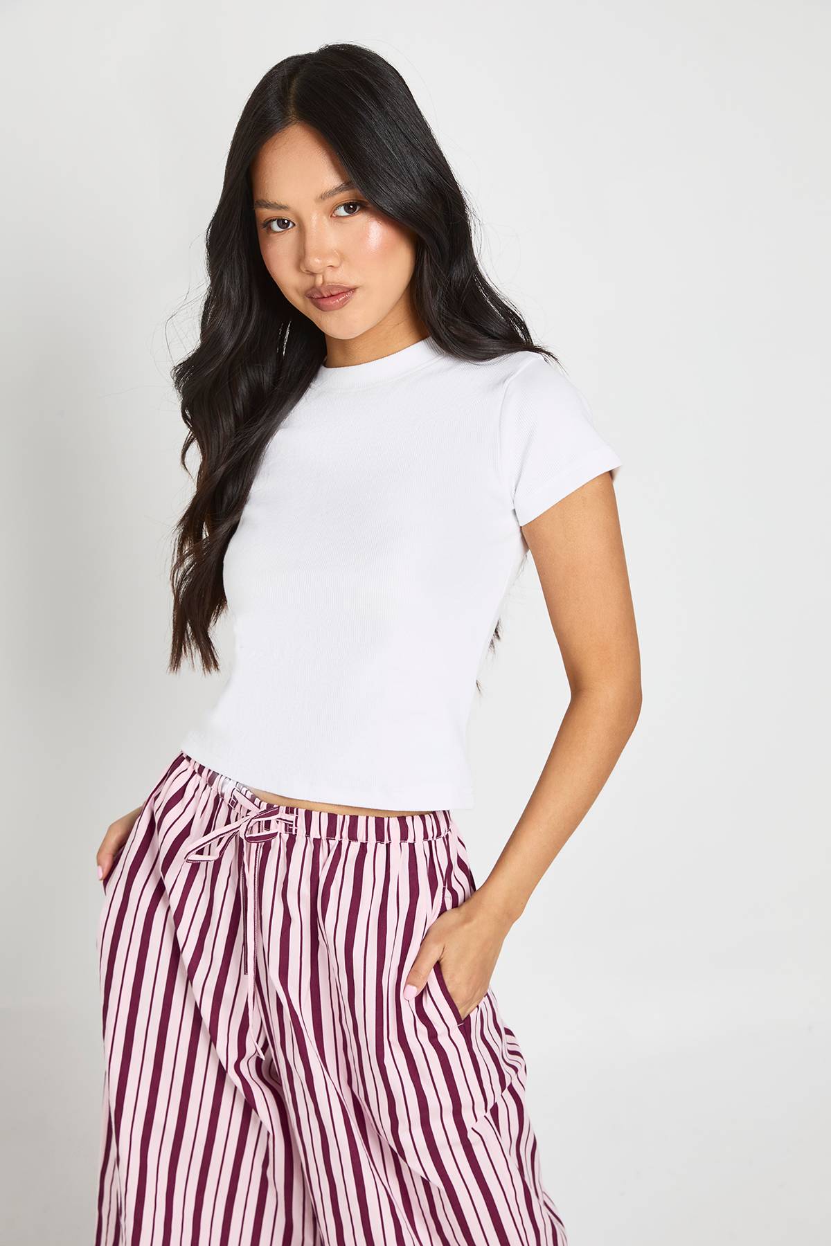 boohoo Haut Ajusté Côtelé Basique À Manches Courtes Petite