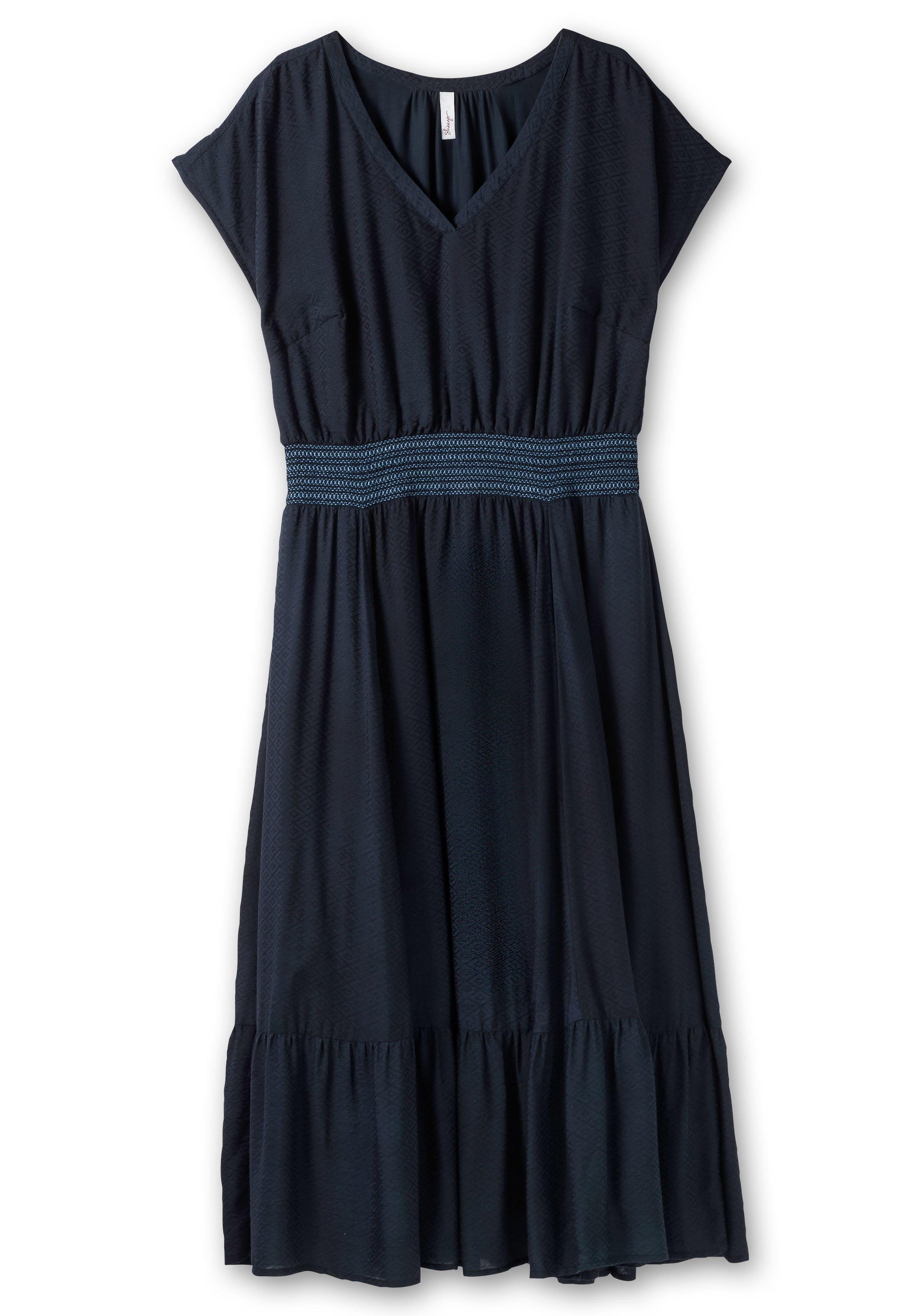 Maxikleid mit Smokbund und Volant am Saum