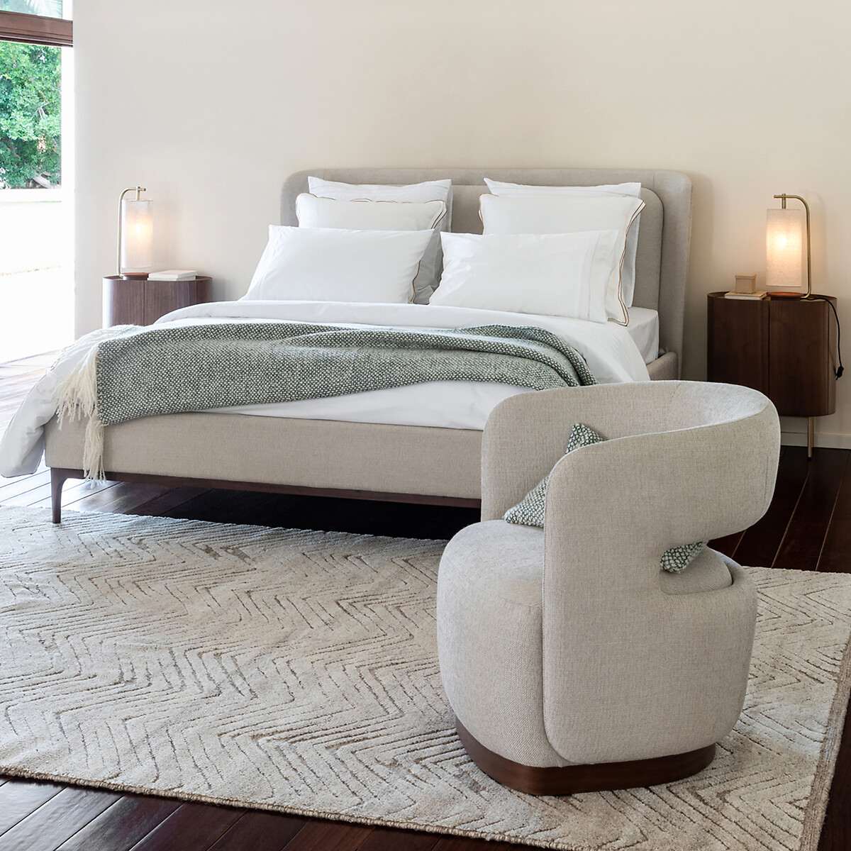 AM.PM<br>Cama com cabeceira e estrado de ripas, Jabote