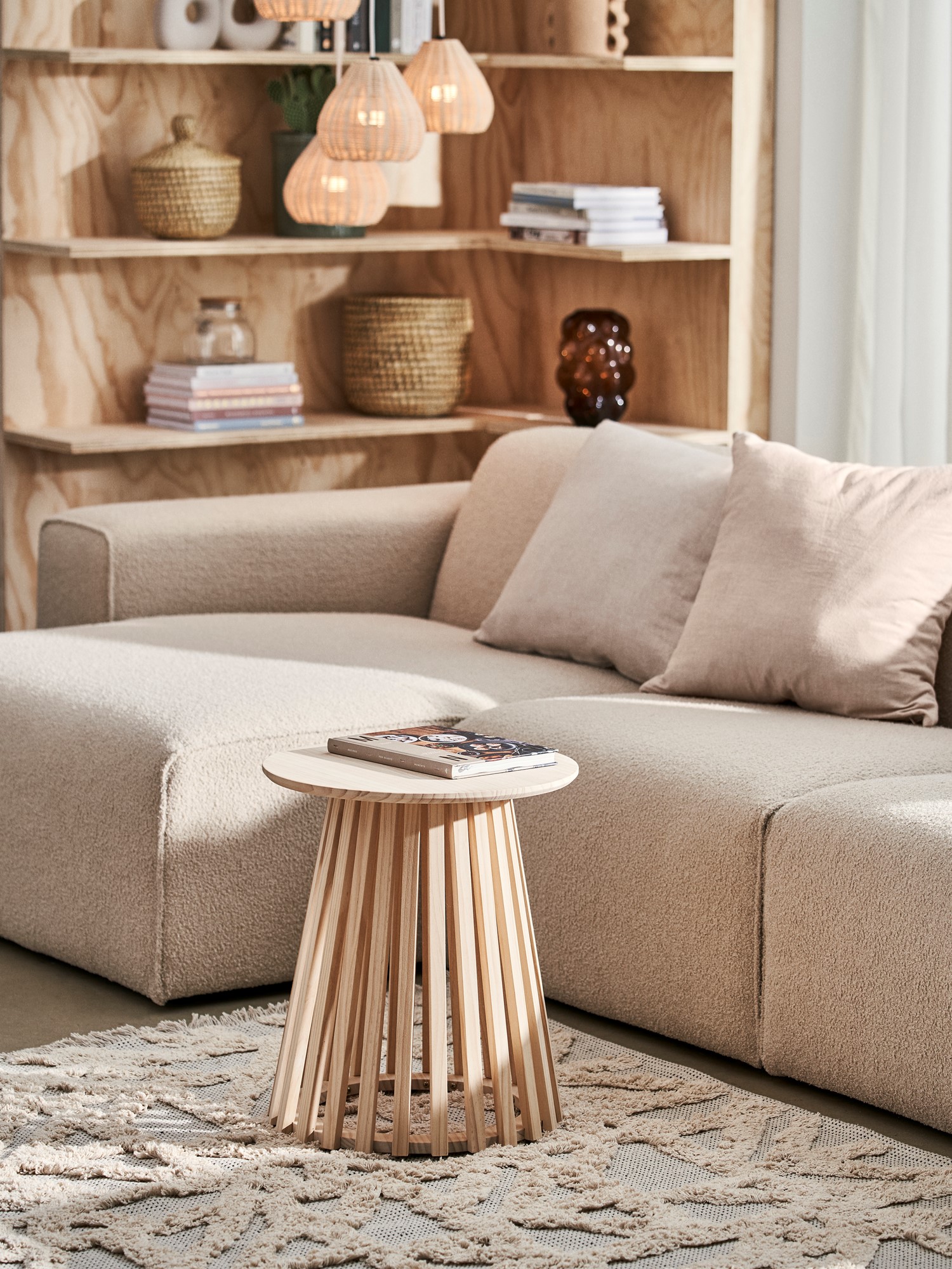 Sidebord | Fyrretræ. Ø40 x 45 cm. | Medium Wood