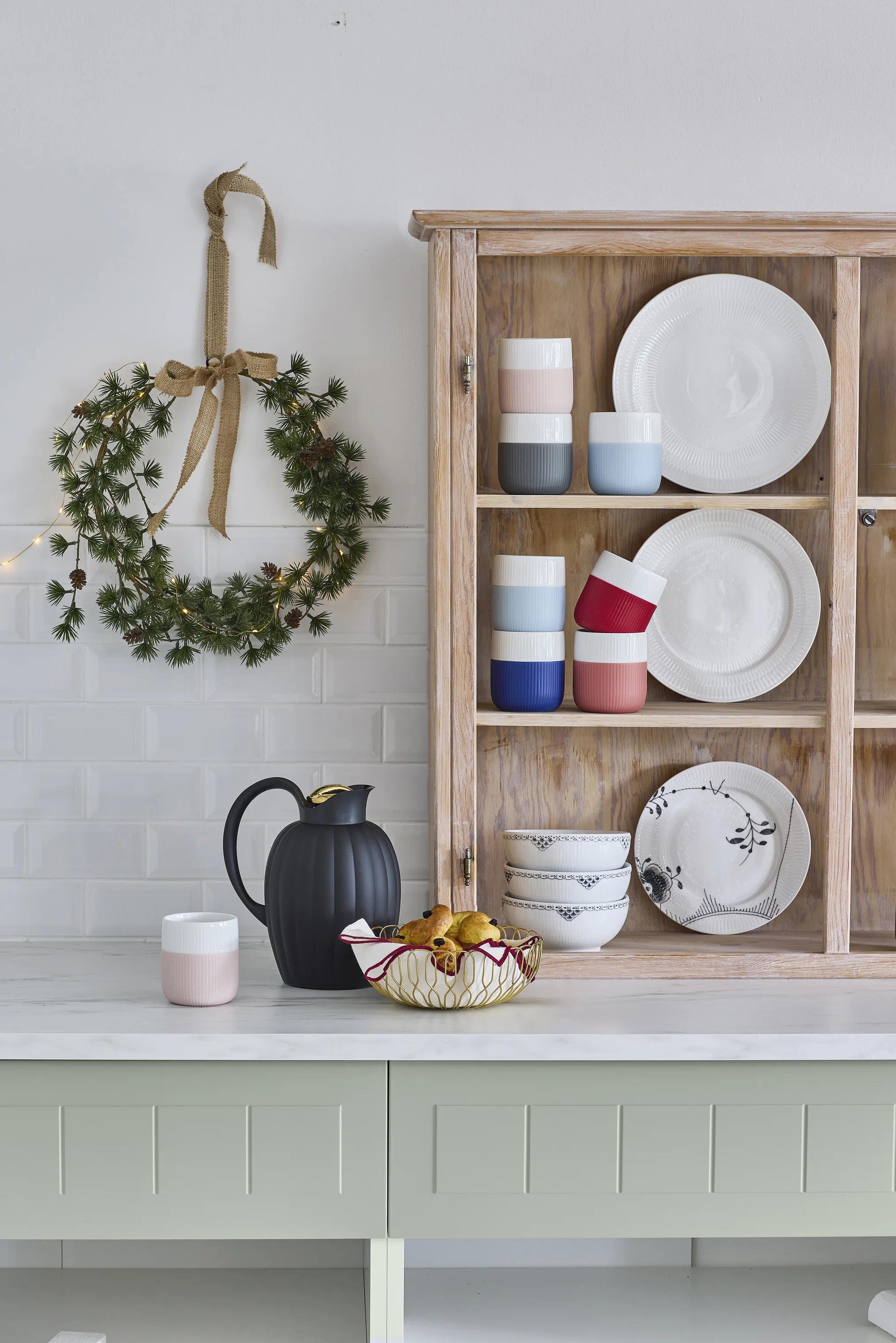 Royal Copenhagen Hvid Riflet Coupe Middagstallerken