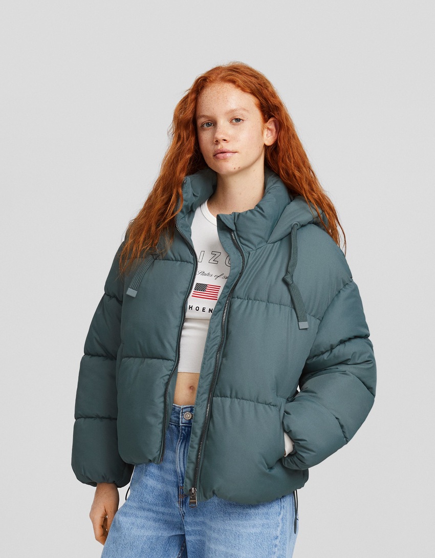 Jaqueta puffer oversized com capuz