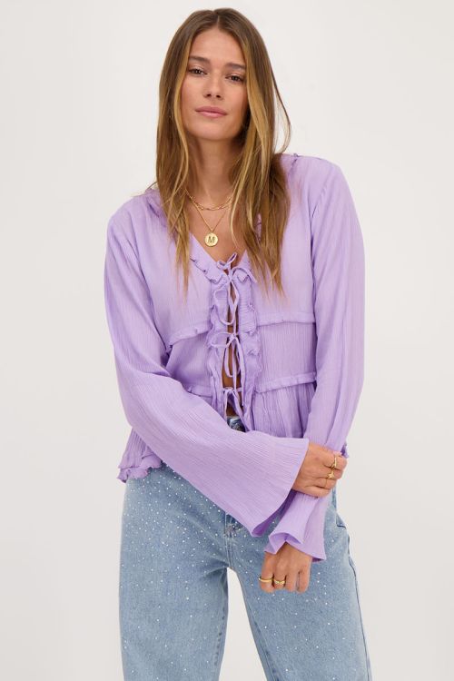 Lila top met koordjes en flared mouwen