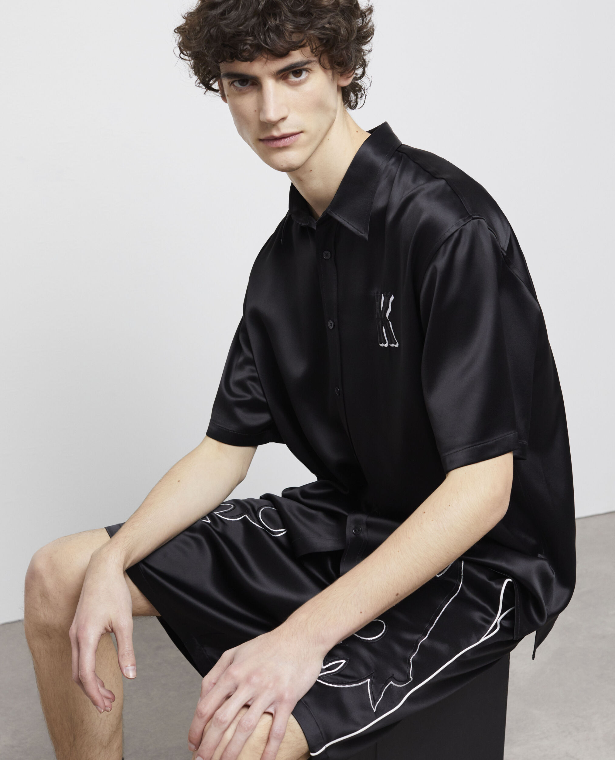 Short noir avec broderies Western