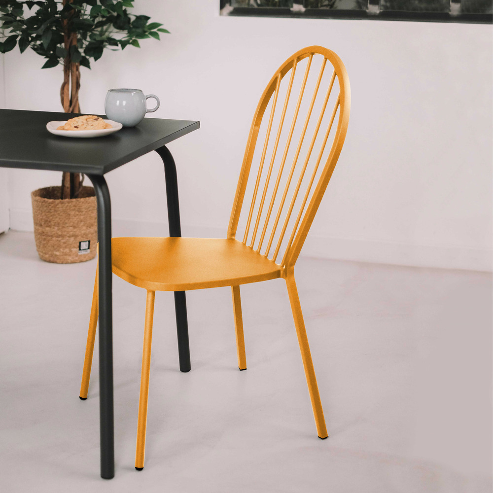 Chaise bistrot en métal jaune
