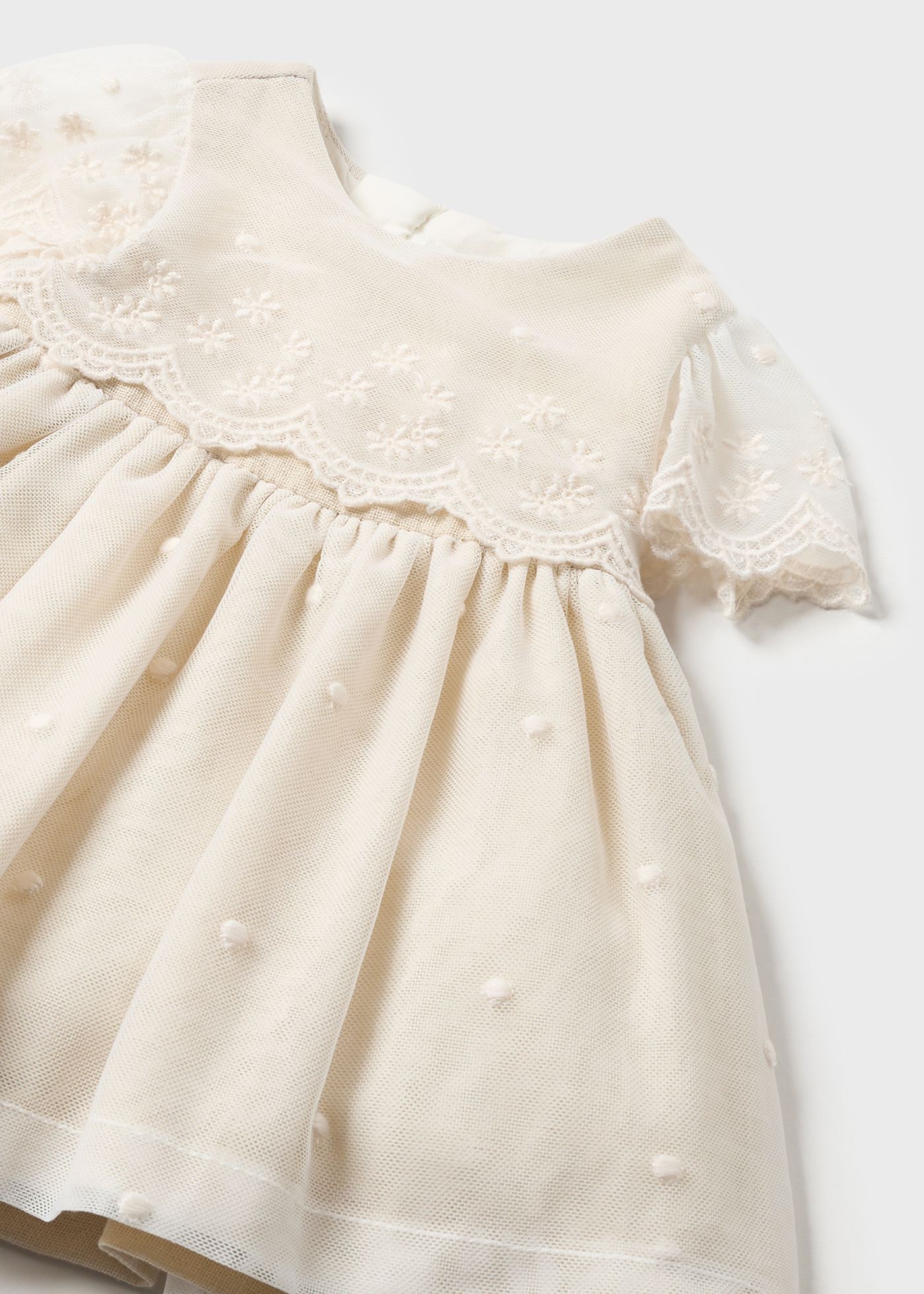 Vestido de tule bordado Nata-Jade com capa para fralda para recém-nascidos.