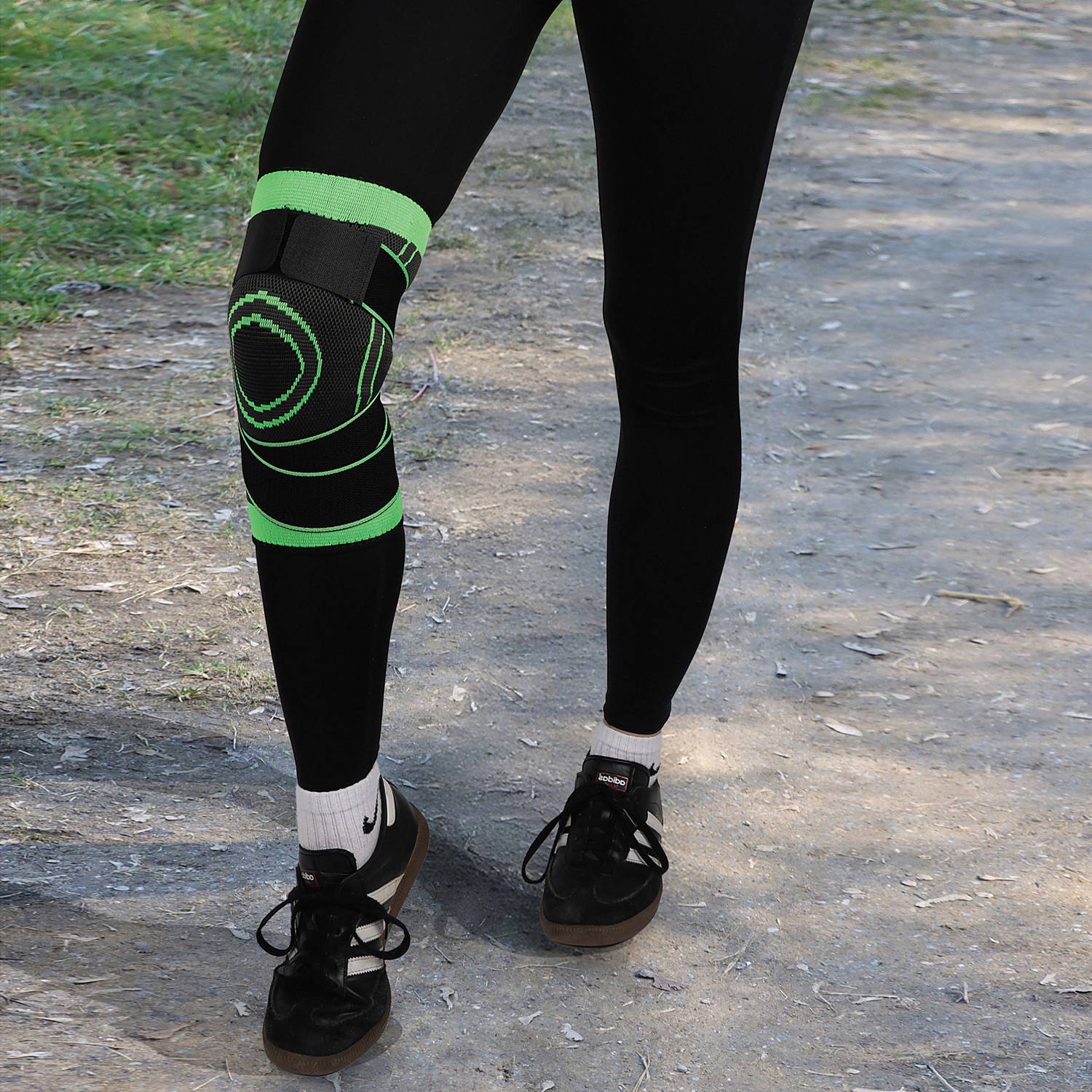 Kniebandage mit Stützband