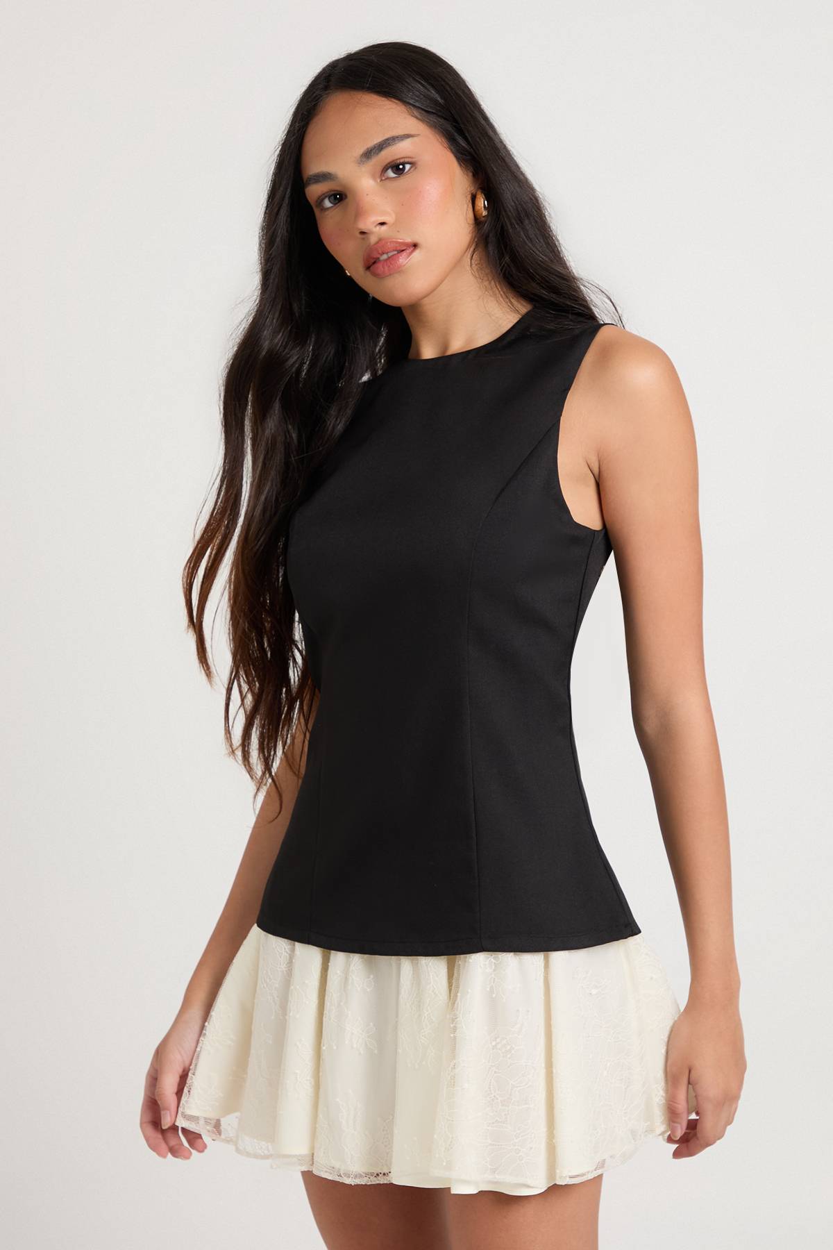 boohoo Robe Mini Ajustée à Jupe en Dentelle