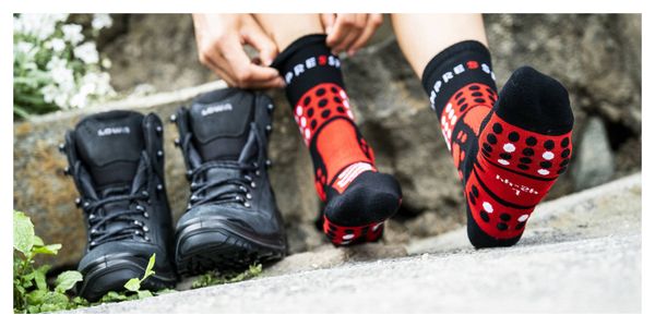 Chaussettes Compressport Trekking Socks Noir/Rouge/Blanc