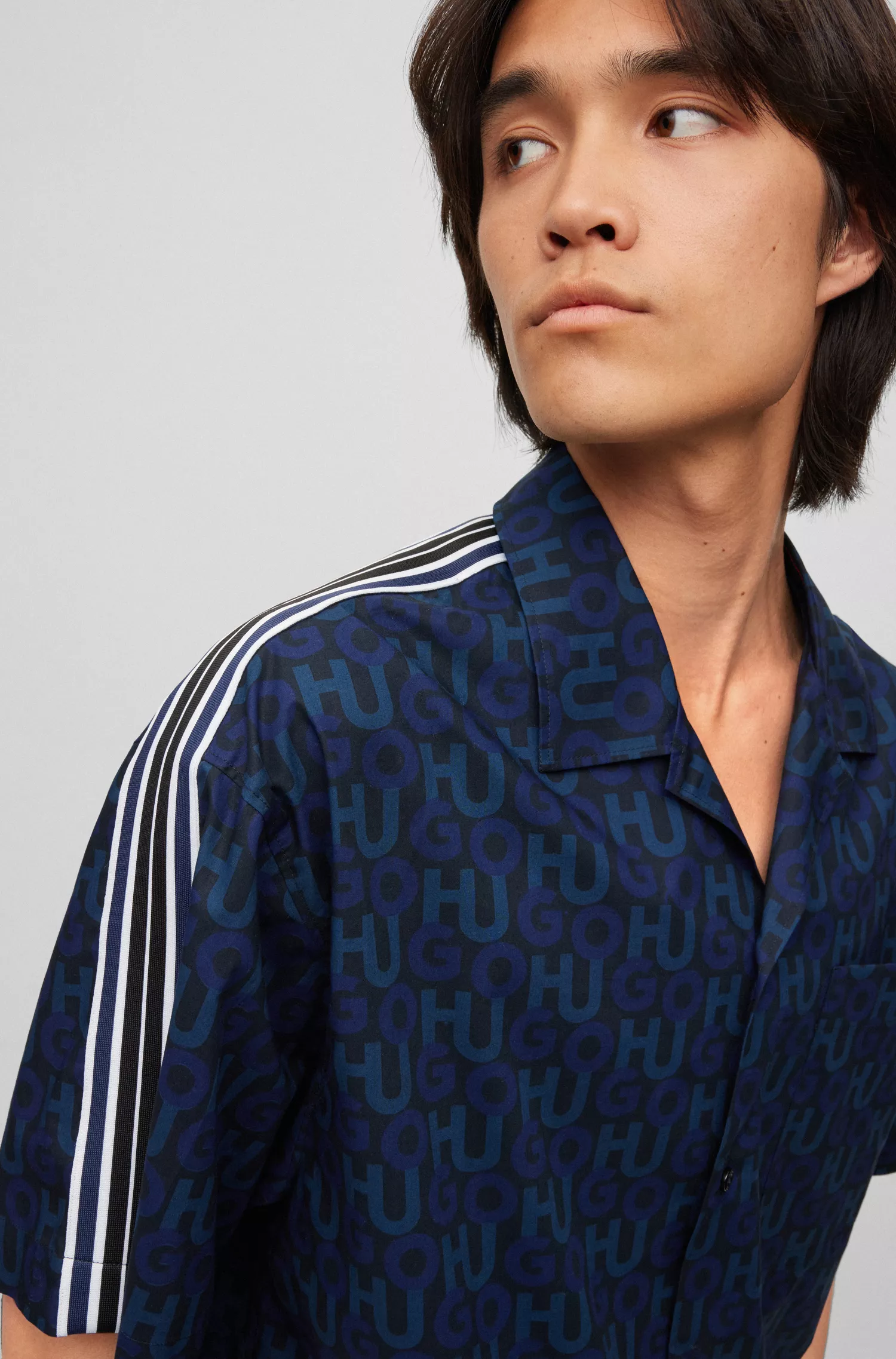 Camisa HUGO vermelha de modelagem oversized em popeline de algodão com estampa do logo.