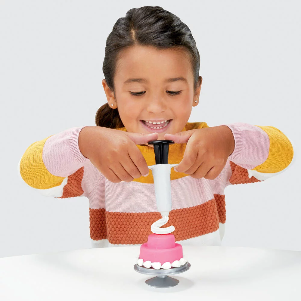 PLAY DOH KITCHEN  GATEAU D'ANNIVERSAIRE
