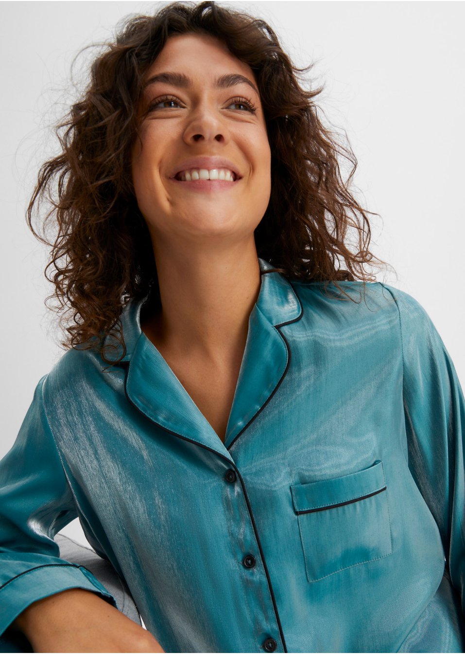 Pyjama en satin avec effet brillant