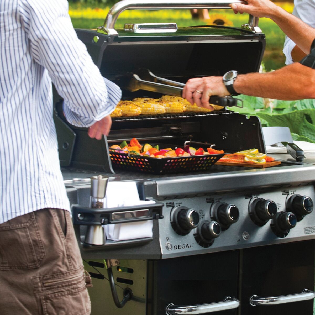 Gassgrill Regal 490, svart