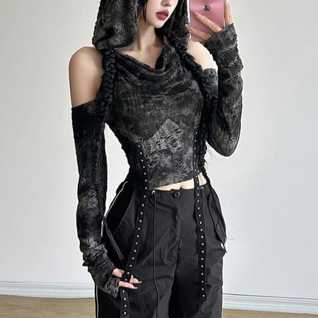 Sugarcoat - Crop top met lange mouwen, koude schouders en capuchon