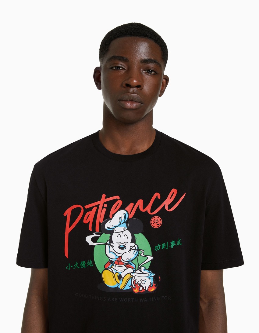Camiseta de manga curta com estampa do Mickey e modelagem regular