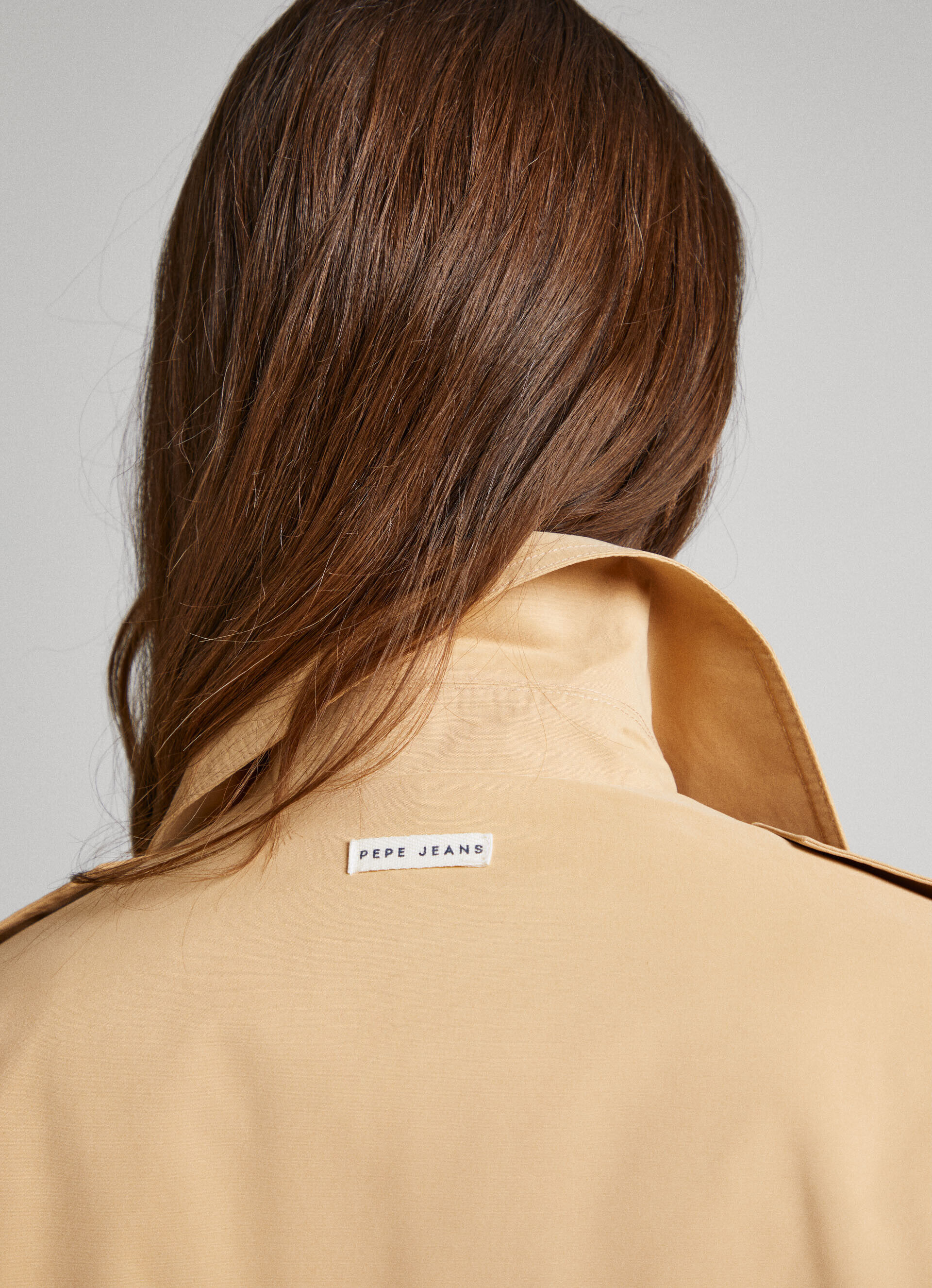 Trench coat clássico de corte relaxado - bege camelo