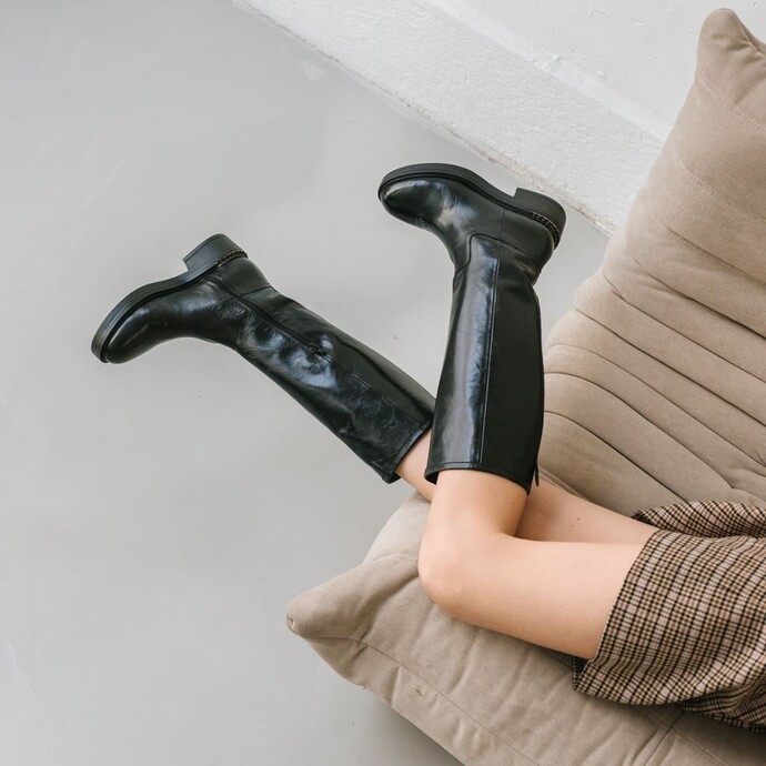Bottes plates  en cuir noir