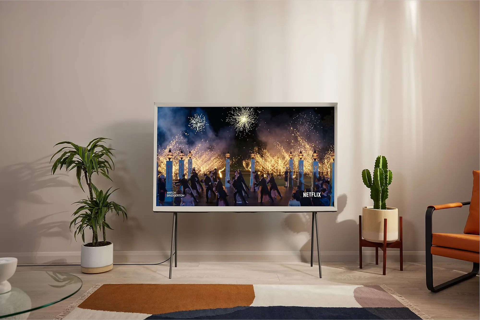 Samsung The Serif 2024 TQ55LS01D Blanc Lifestyle TV