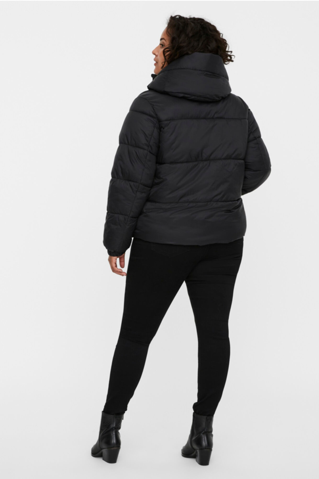 Jaqueta cropped acolchoada Curve - Preta