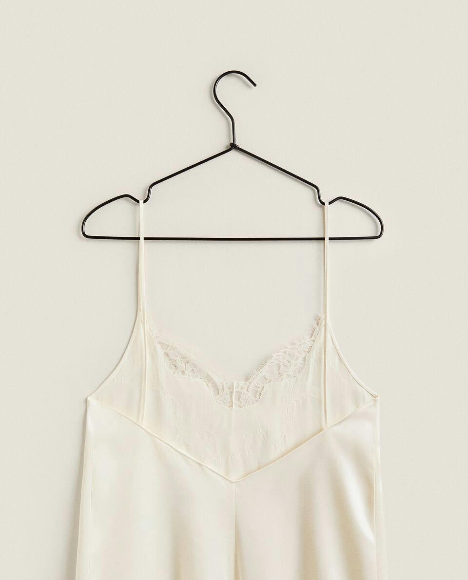 Camisola de cetim com renda loira