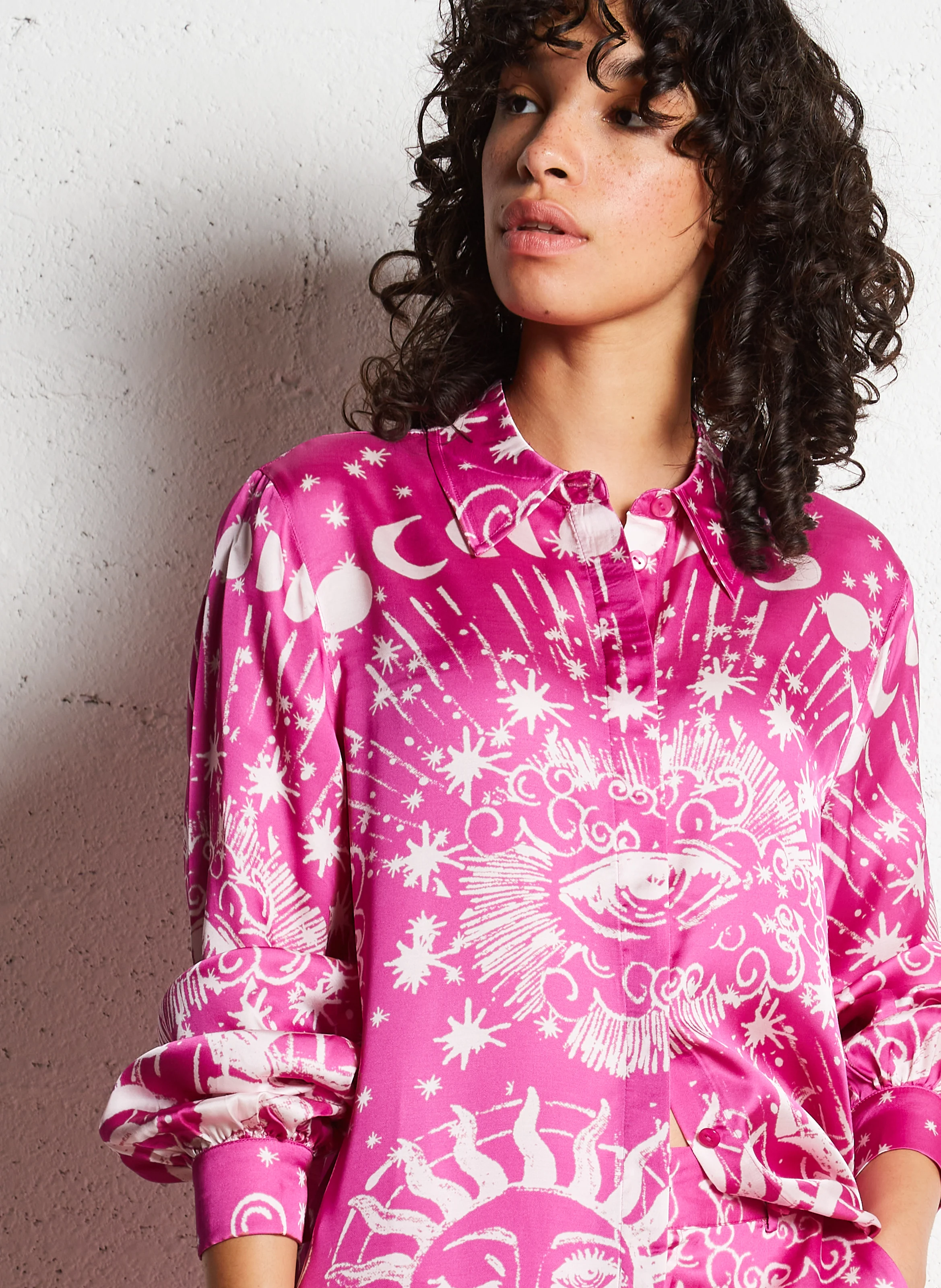 CALIA - Chemise col classique droite imprimée satinée | Rose