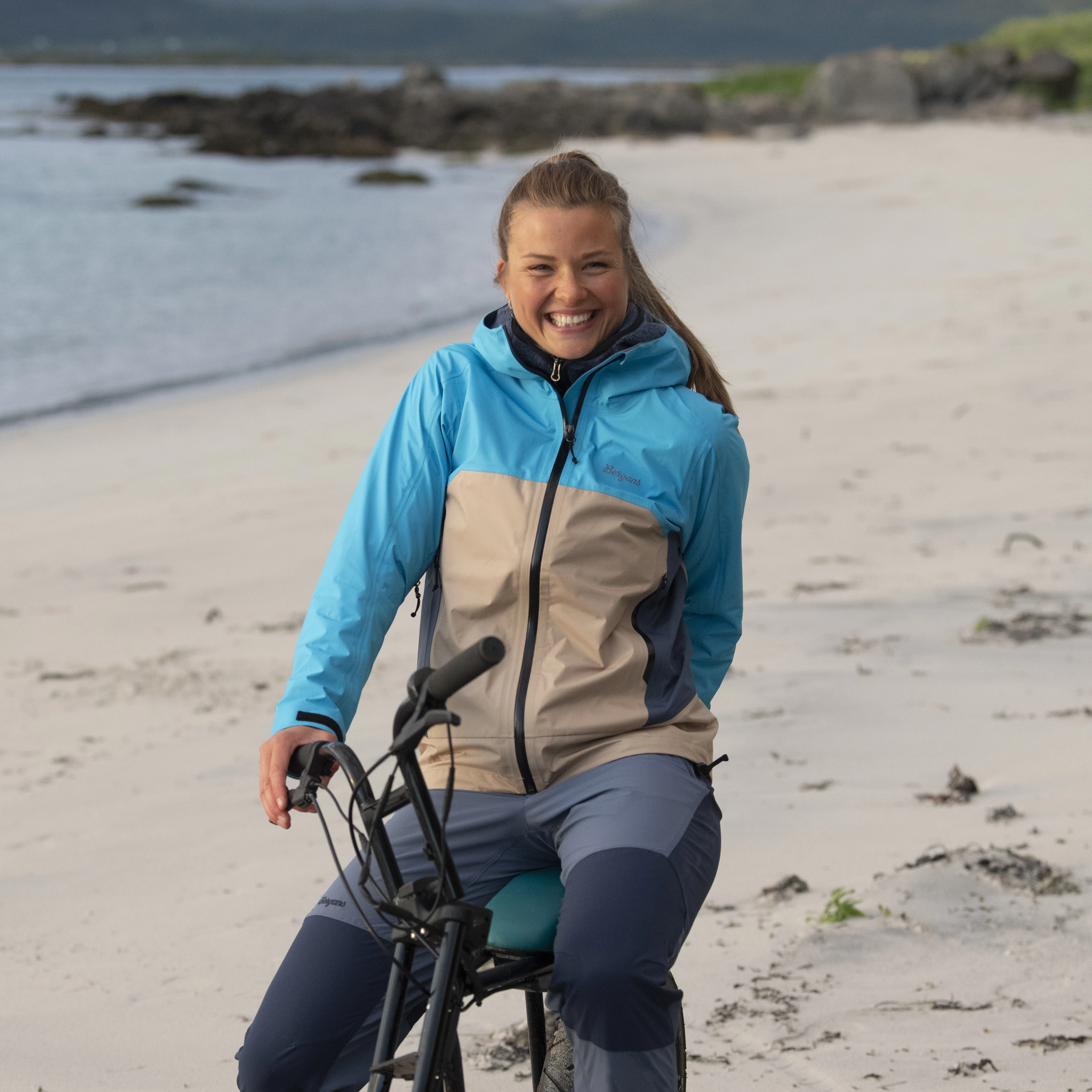 Vaagaa 3L Shell Jacket Women Aqua Lagoon / Warm Sand