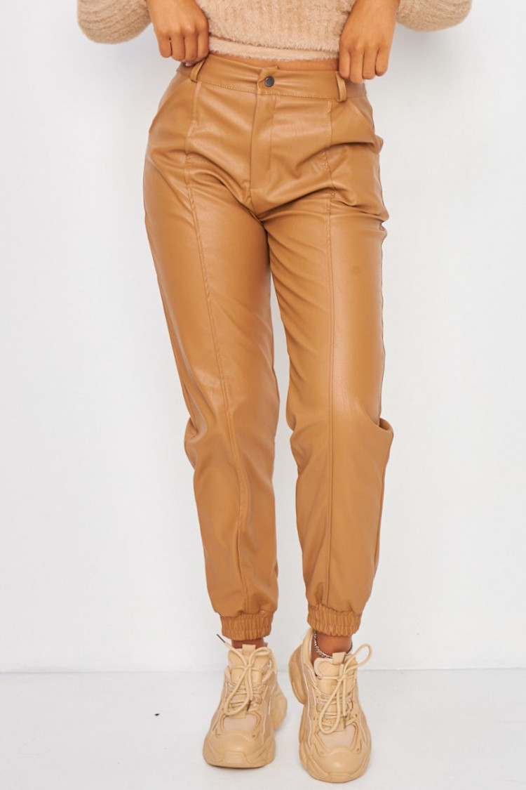 Pantalon en simili cuir beige foncé