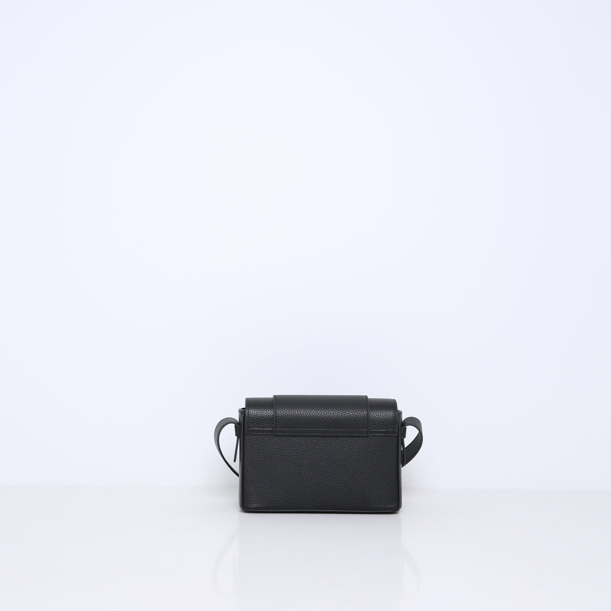 MEGAN | BLACK