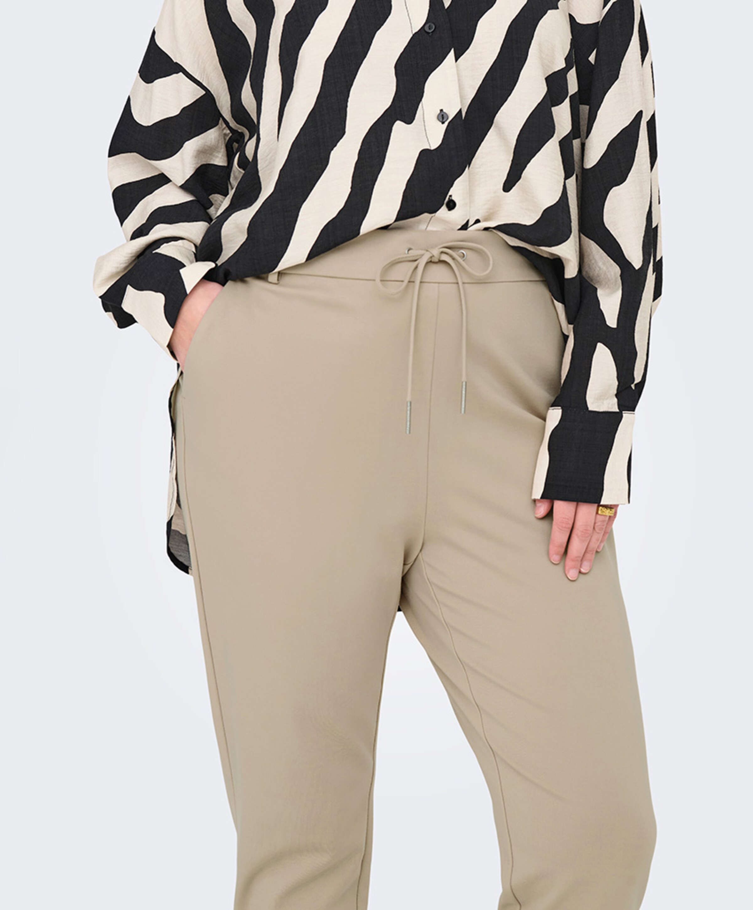 Only Carmakoma CARGOLDTRASH  CLASSIC NOOS dames broek beige