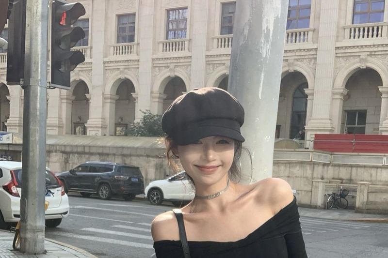 OUREA - Lange mouw off-shoulder effen mini A-lijn jurk