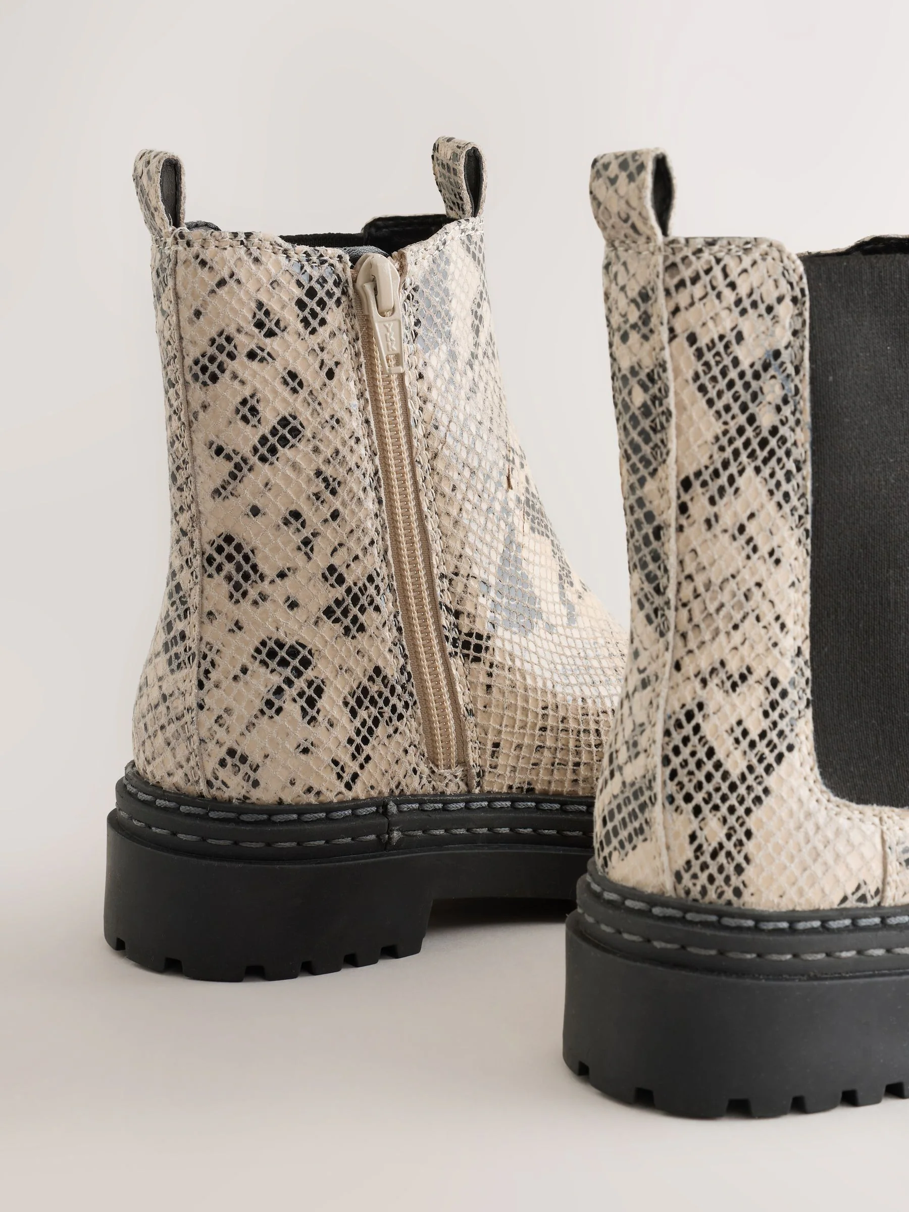 Bedrukt met neutrale slangenprint - Leren Chunky Chelsea Boots