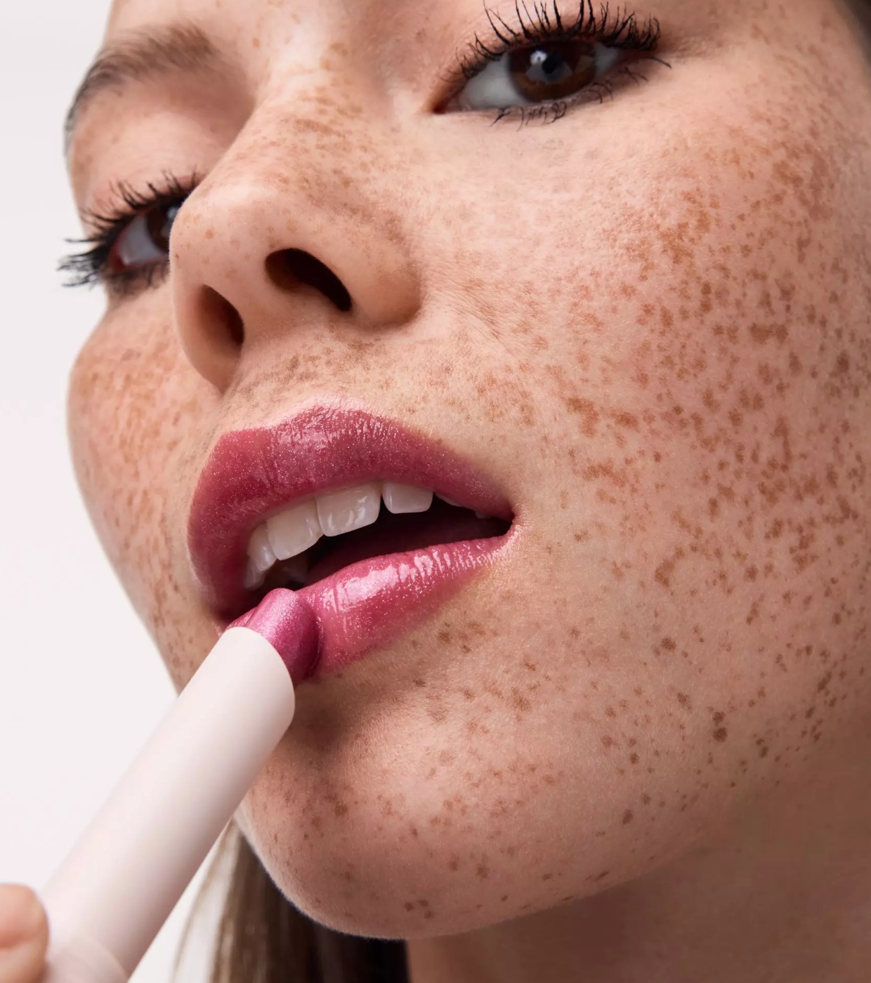 Catrice - Brilho Labial em Bastão Diamond Glaze - 030: Too Glam To Give A Damn