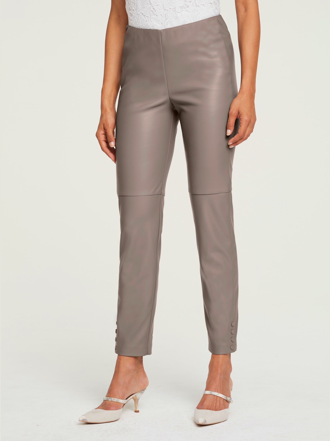 Pantalon en imitation cuir coupe skinny tendance