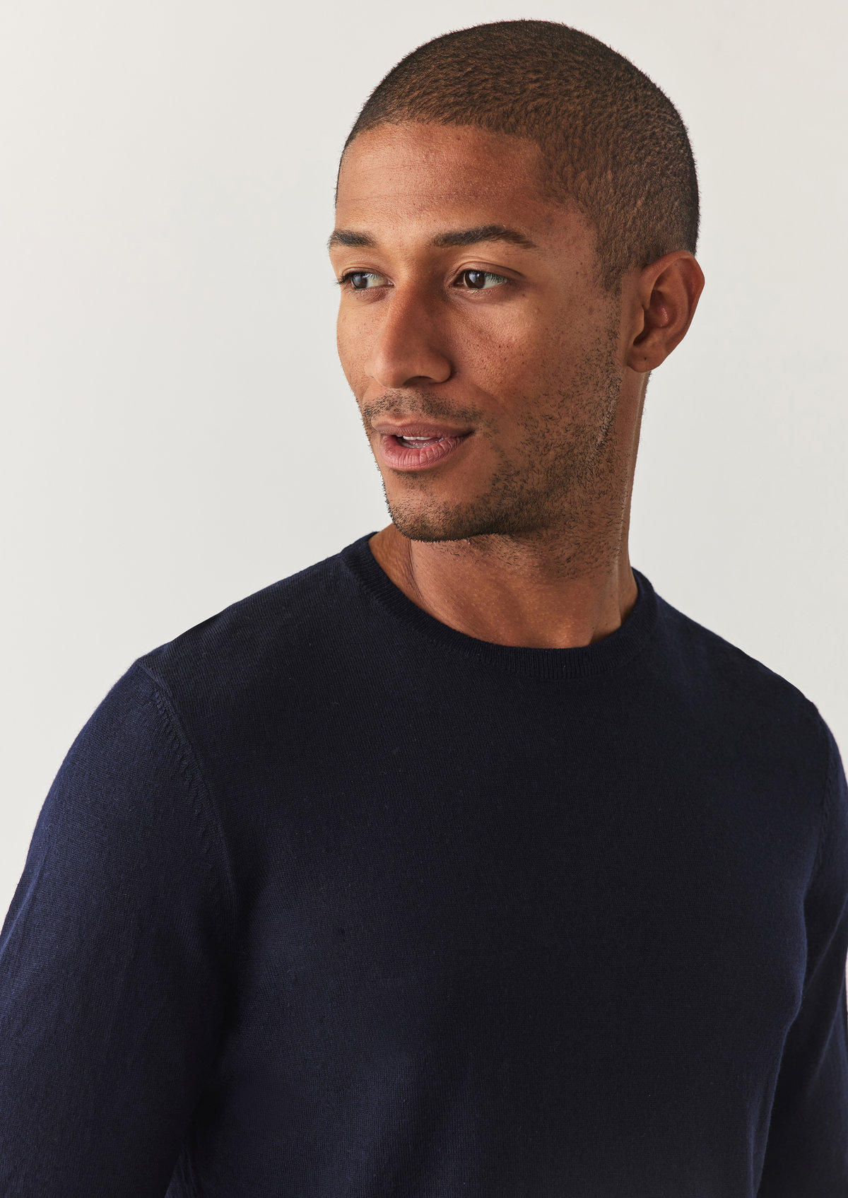 Pull col rond en laine Mérinos unie bleu marine