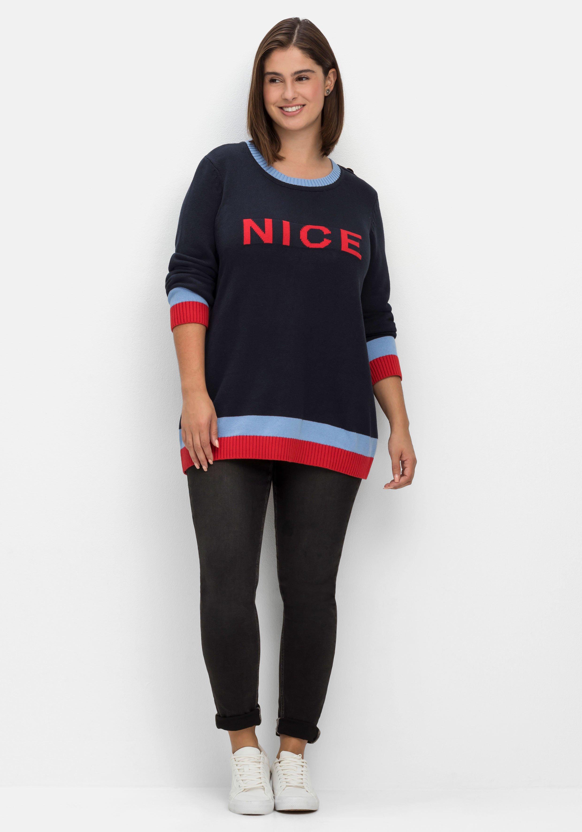 Pullover mit Wording-Intarsien und Zierknöpfen