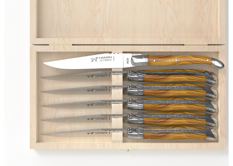 Service de 6 couteaux Laguiole avec un manche en bois d'olivier et mitres en acier inoxydable