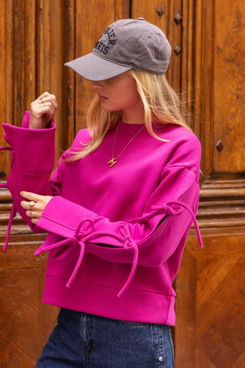 Fuchsia sweater met strikjes