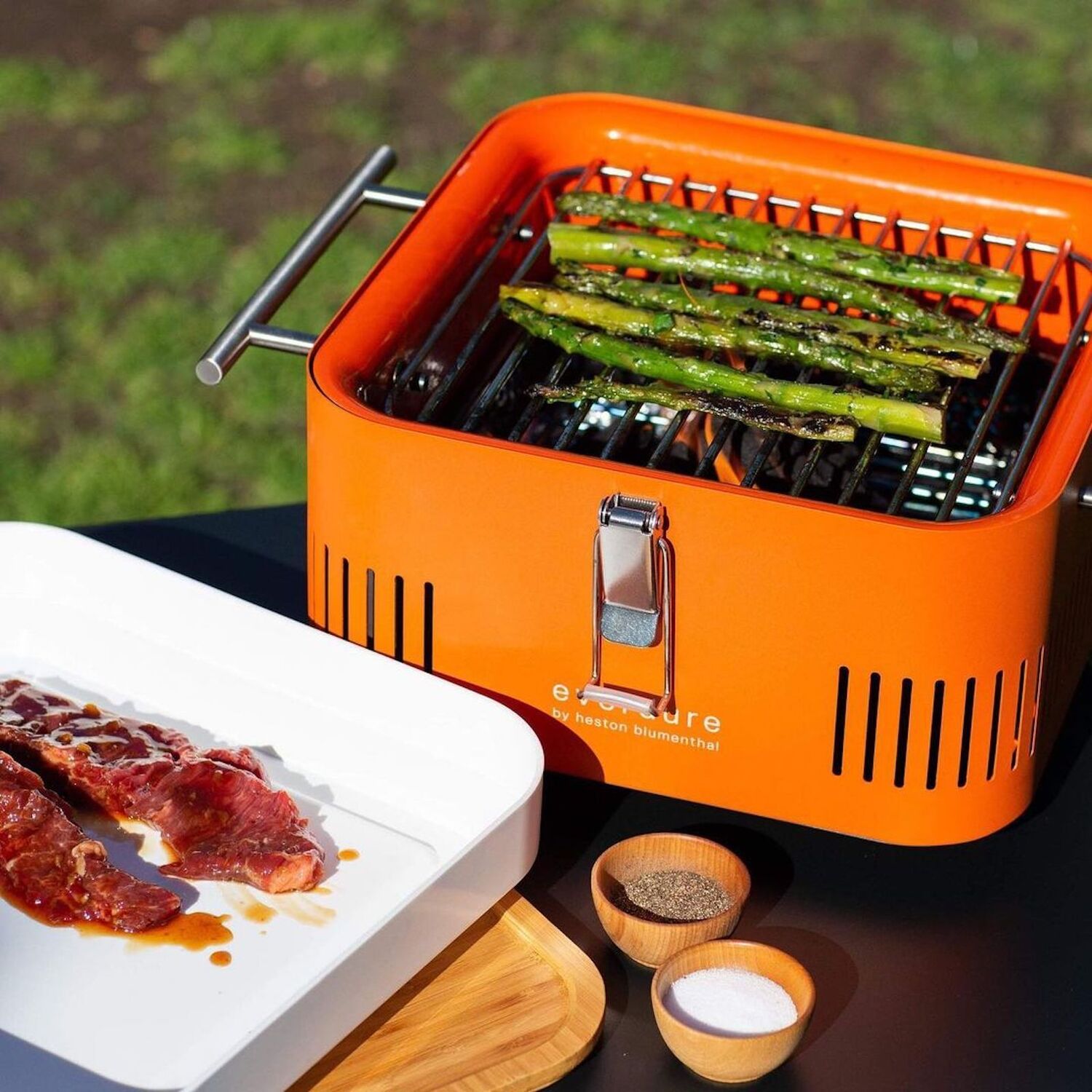 Everdure houtskool barbecue Cube zwart 38,4 x 31,6 x 22,4 cm