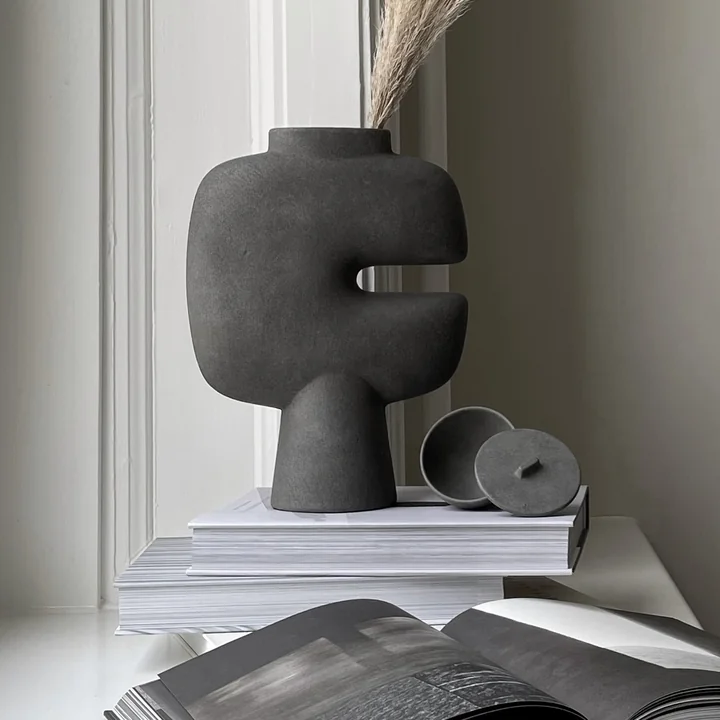 101 Copenhagen - Tribal Vase Medio, dunkelgrau