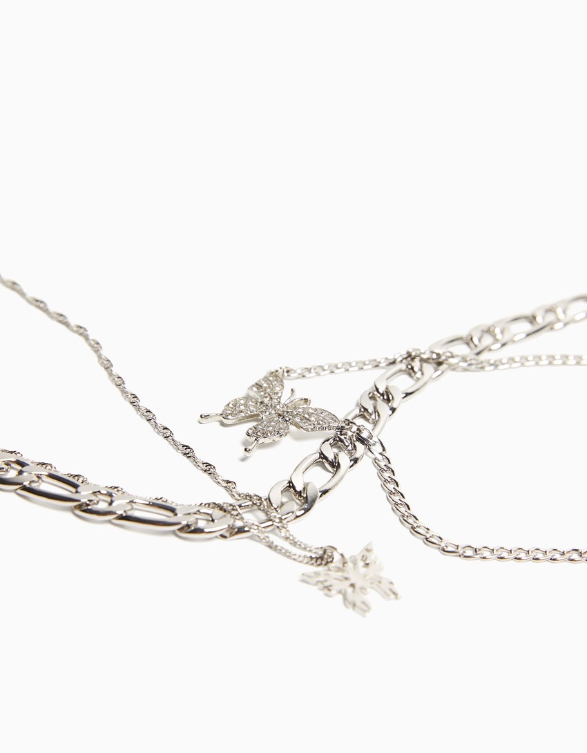 Conjunto de 3 colares com corrente e pingente de borboleta com strass.