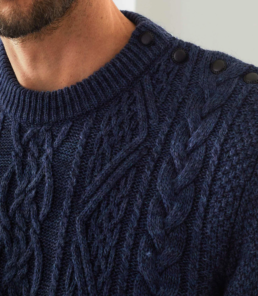 Pull col rond bleu 