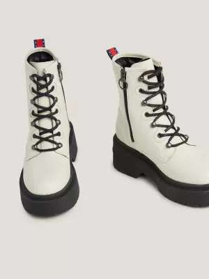 Botas robustas de couro com cadarço