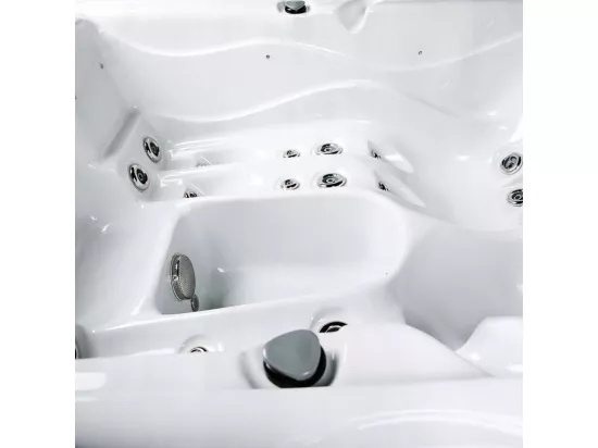 Spa rigide cuve acrylique et châssis bois ML300 (3 places dont 2 allongées)