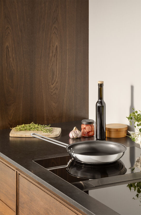 Eva Trio Stainless Steel Stegepande 24 cm med Slip-Let® belægning Polished steel