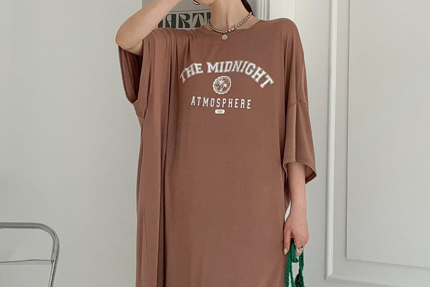 Chubby Girl - Plus Size Maxi-jurk met korte mouwen en letters, losvallend