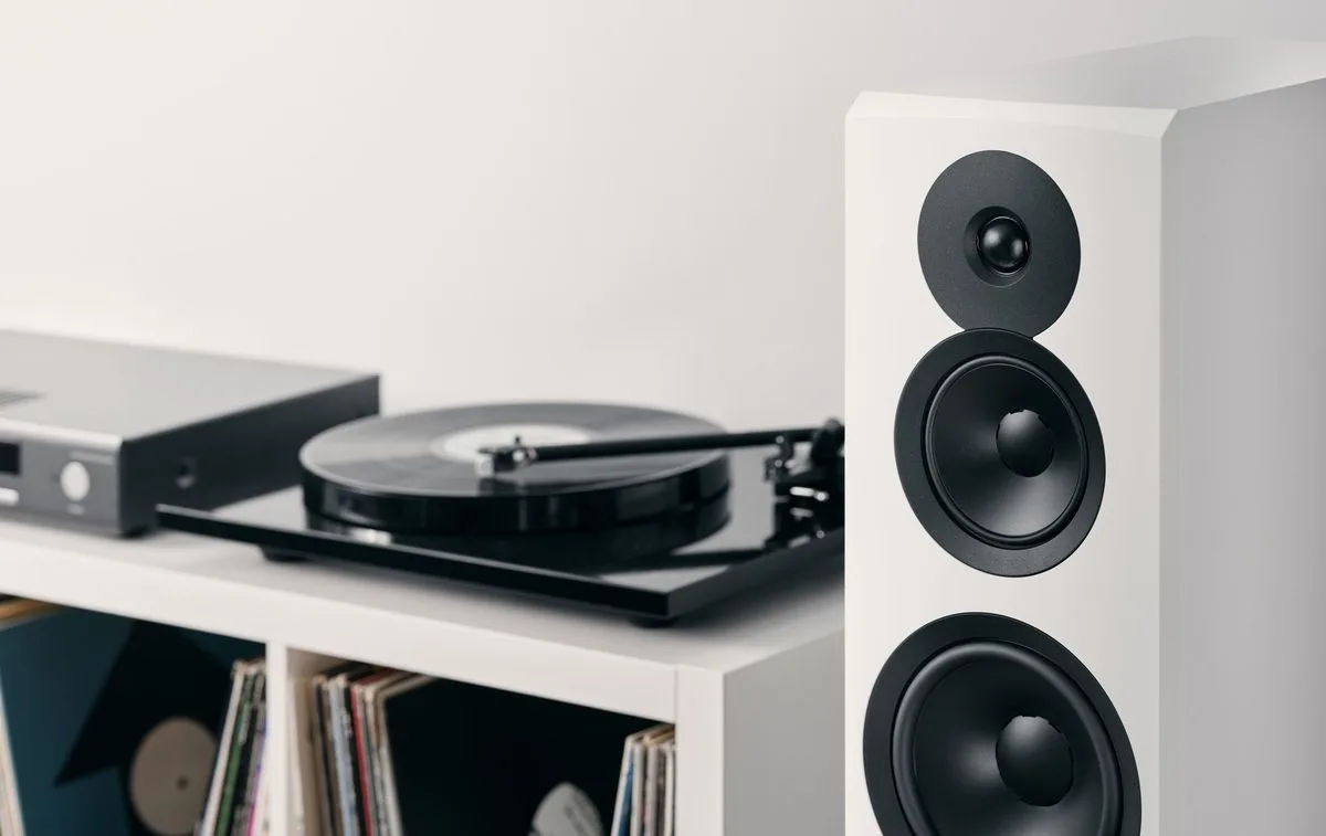 Dynaudio Emit 50 Blanc satiné (la paire) Enceintes colonne