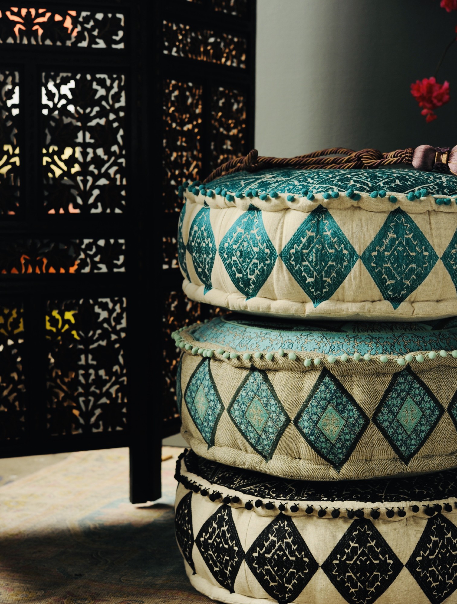 Sitzpouf 'Pooja', schwarz, weiß, Ø 60 cm, H 20 cm von fischer's lagerhaus