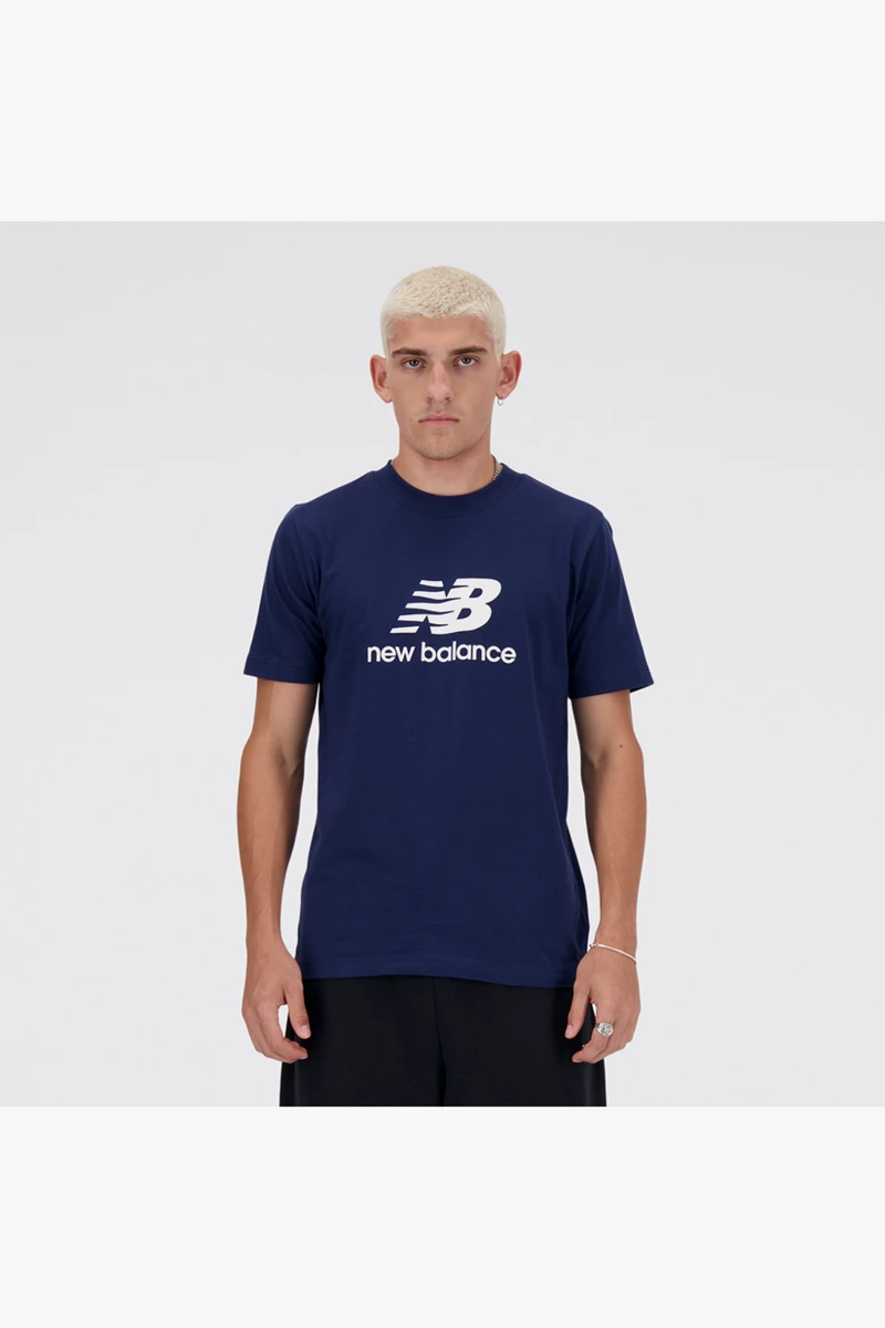 New Balance Sport Essentials Stacked Logo Herren T-Shirt